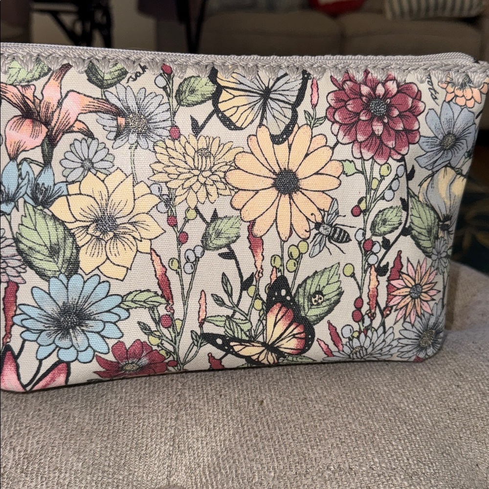 Like New, Sakroots large garden print cosmetic / utility zip pouch . - Picture 4 of 8
